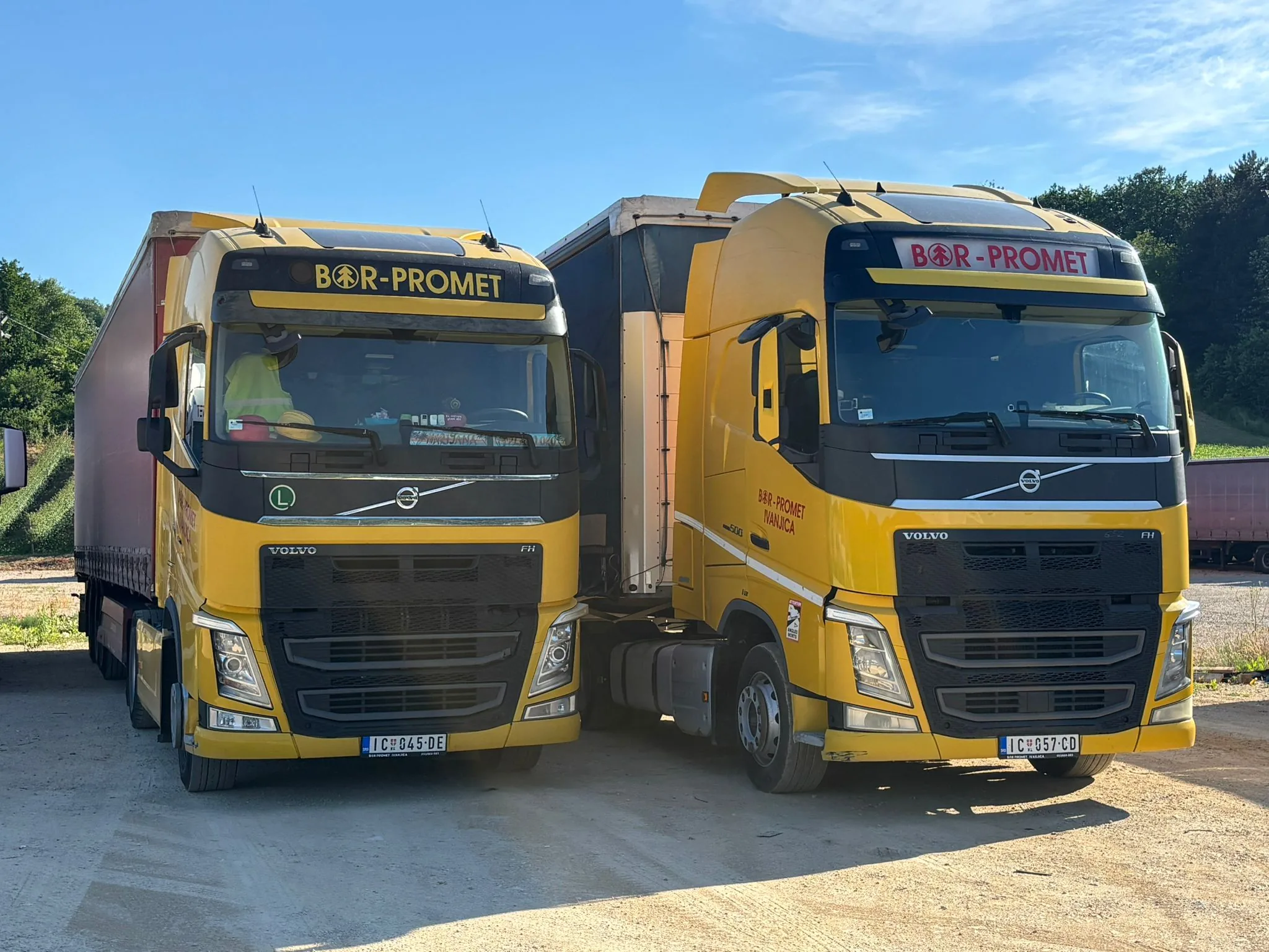Žuti Bor Promet kamioni spremni za transport